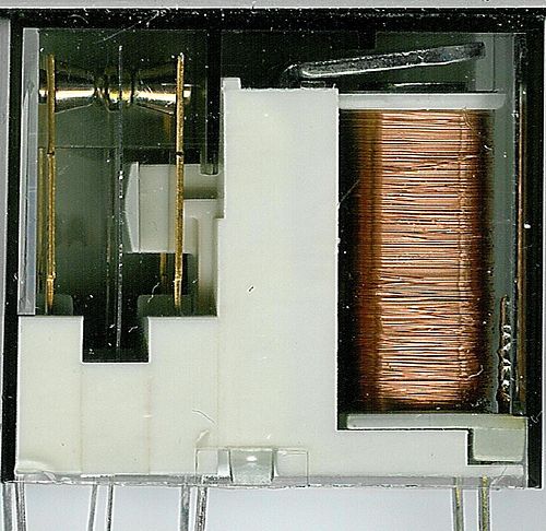 Un relais électro-mécanique